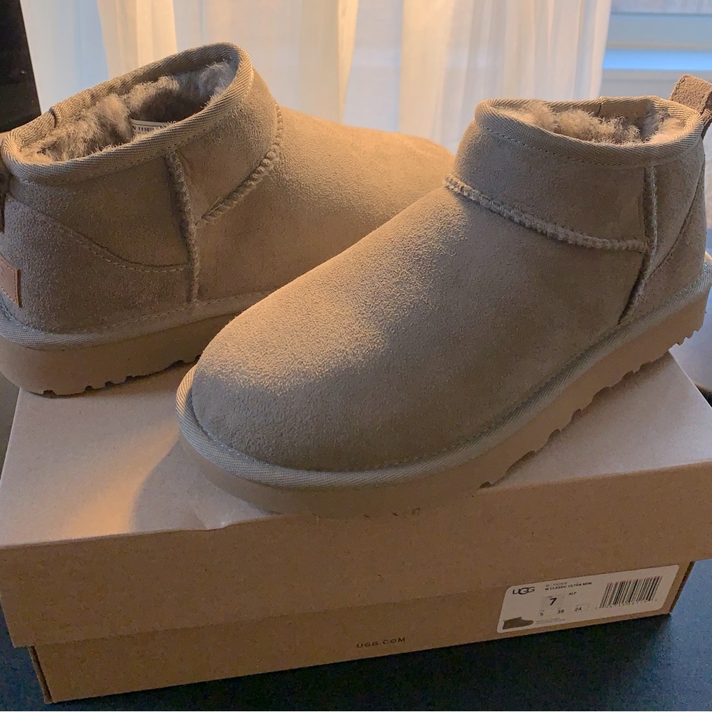 UGG Classic Ultra Mini Boots Antilope size 7 NIB